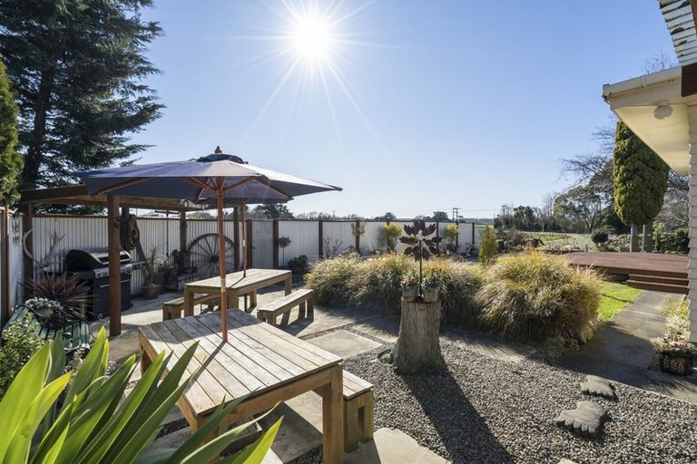 Photo of property in 10 Riverside Drive, Kelvin Grove, Palmerston North, 4470