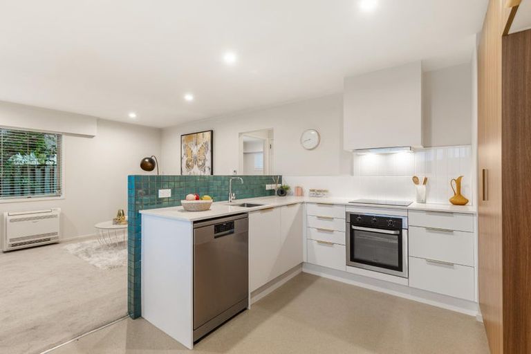 Photo of property in 2/7 Ian Place, Glendene, Auckland, 0602