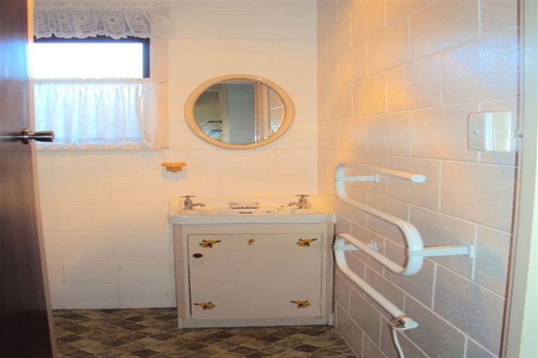 Photo of property in 2/122 Effingham Street, North New Brighton, Christchurch, 8083