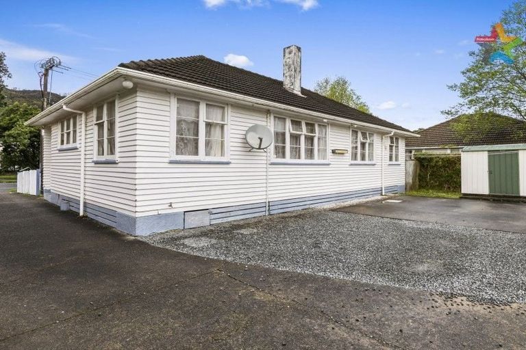 Photo of property in 1/1159 High Street, Taita, Lower Hutt, 5011
