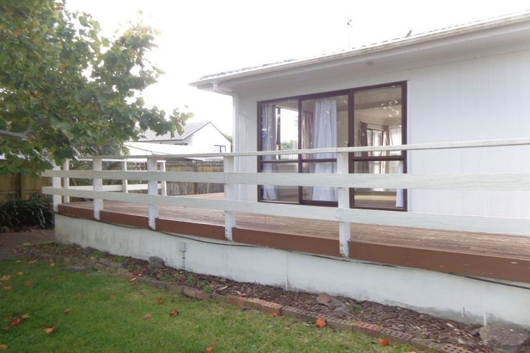 Photo of property in 12 Hamblyn Place, Ranui, Auckland, 0612