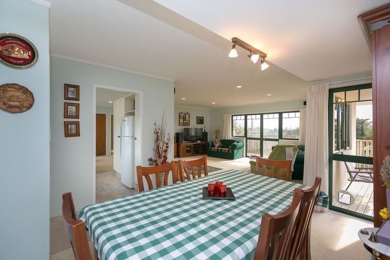 Photo of property in 6 Pararewa Drive, Whalers Gate, New Plymouth, 4310