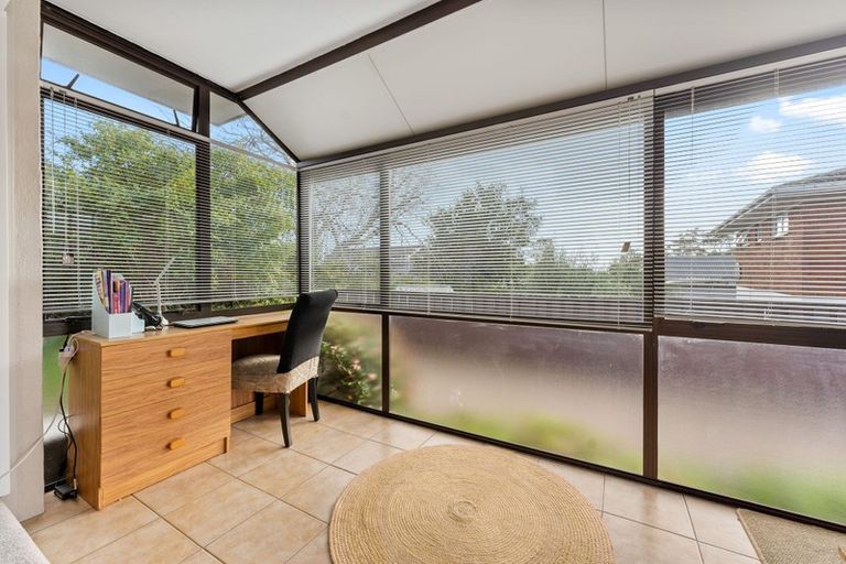 Photo of property in 2/41 Highland Drive, Highland Park, Auckland, 2010