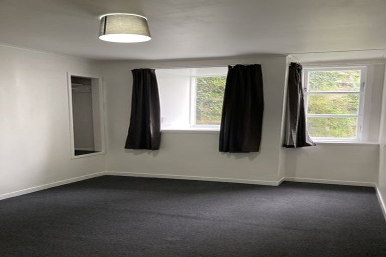 Photo of property in 1 Baring Street, Oriental Bay, Wellington, 6011