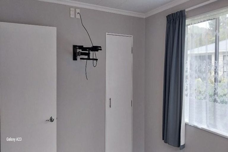 Photo of property in 340 Wellington Road, Wainuiomata, Lower Hutt, 5014