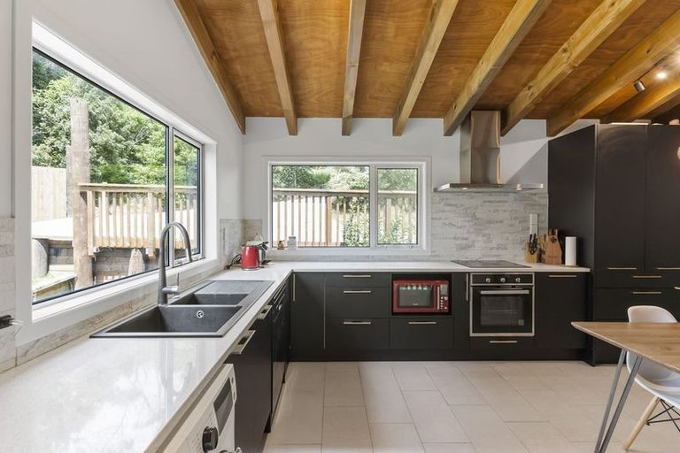 Photo of property in 9a Mirage Place, Beach Haven, Auckland, 0626