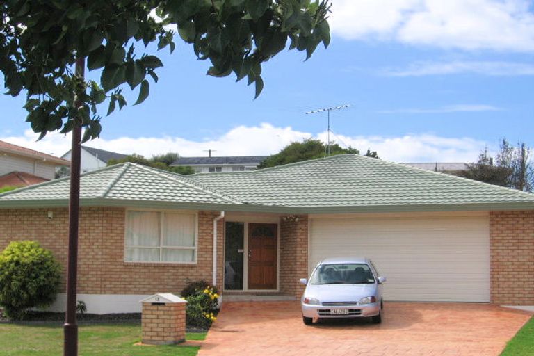 Photo of property in 12 Margaret Henry Crescent, Oteha, Auckland, 0632