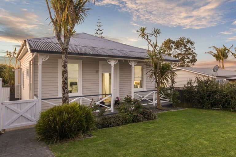 Photo of property in 1/66 Verran Road, Birkdale, Auckland, 0626