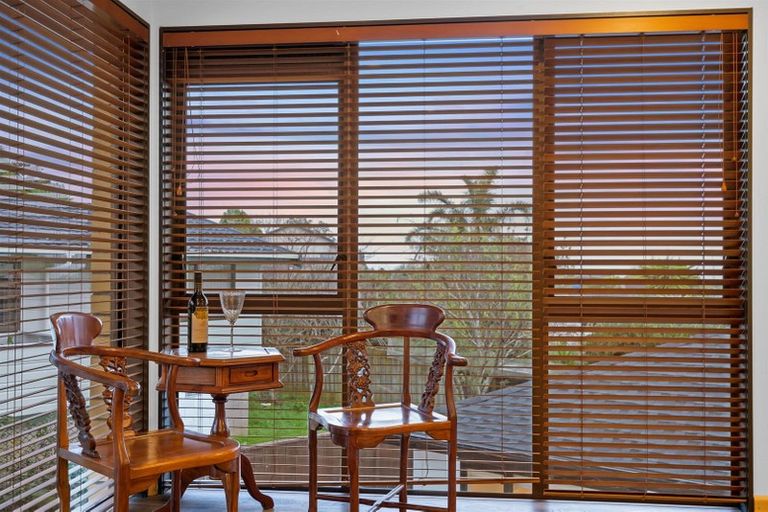 Photo of property in 37 Santa Monica Place, Goodwood Heights, Auckland, 2105