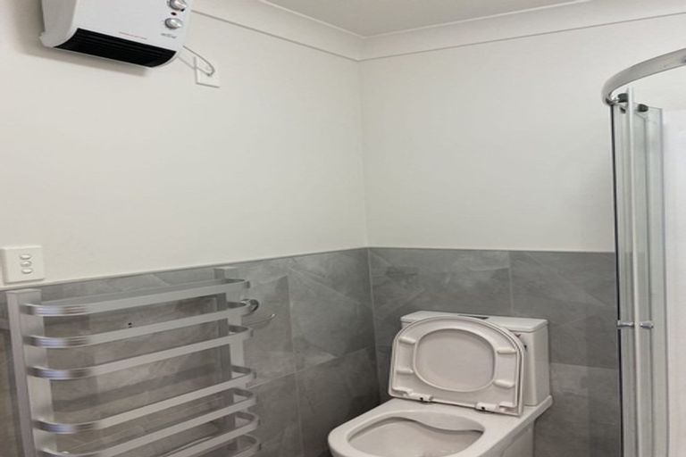 Photo of property in 1/15 Kayeleen Place, Cockle Bay, Auckland, 2014