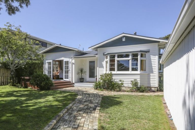 Photo of property in 25 Glen Almond Street, New Plymouth, 4310