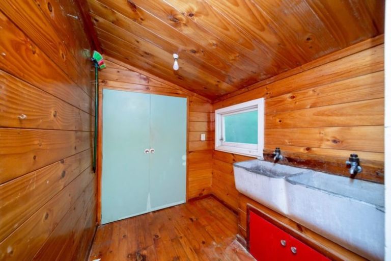 Photo of property in 42 Saxton Road, Upper Vogeltown, New Plymouth, 4371