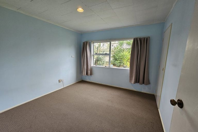 Photo of property in 4a Griffiths Place, Te Atatu South, Auckland, 0610