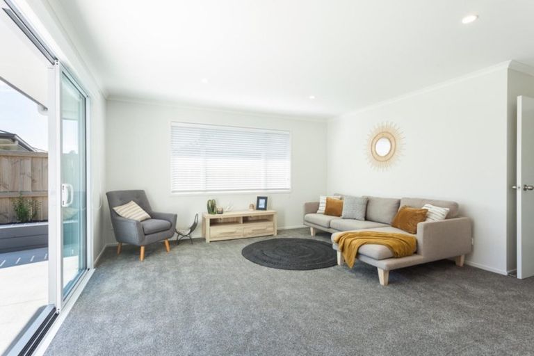 Photo of property in 33 Kotiate Street, Papamoa Beach, Papamoa, 3118