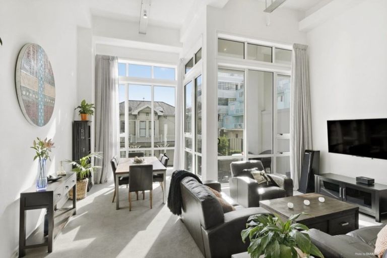 Photo of property in Stadium Garden Flats, 106/107 Thorndon Quay, Pipitea, Wellington, 6011