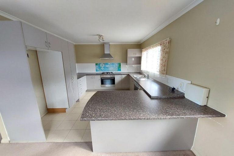 Photo of property in 27 Gordon Stanley Drive, Massey, Auckland, 0614