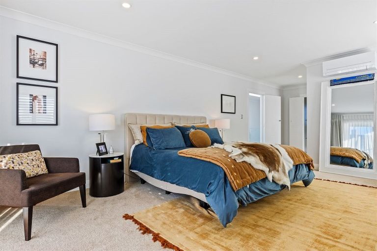 Photo of property in 111a Saint Andrews Square, Strowan, Christchurch, 8052