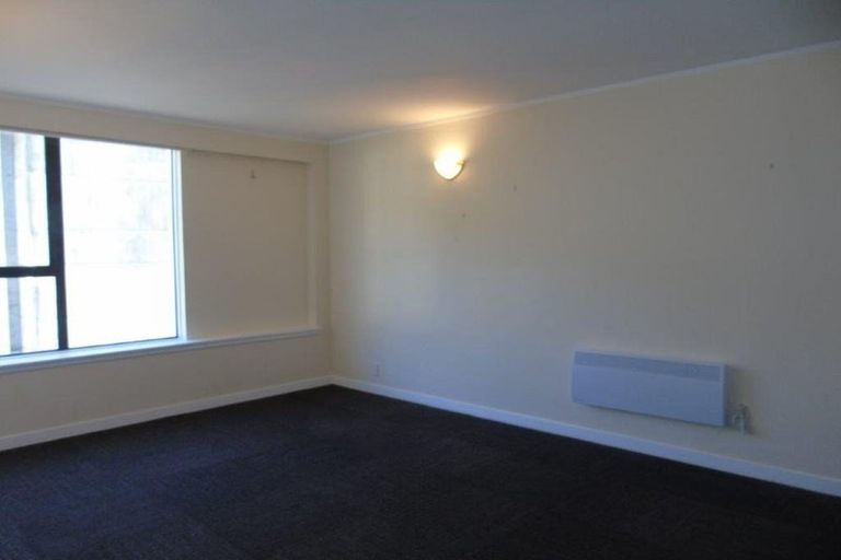 Photo of property in Hobson Court Flats, 42/70 Hobson Street, Thorndon, Wellington, 6011
