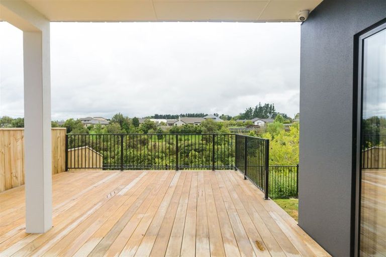 Photo of property in 18 Silkwood Place, Fitzherbert, Palmerston North, 4410