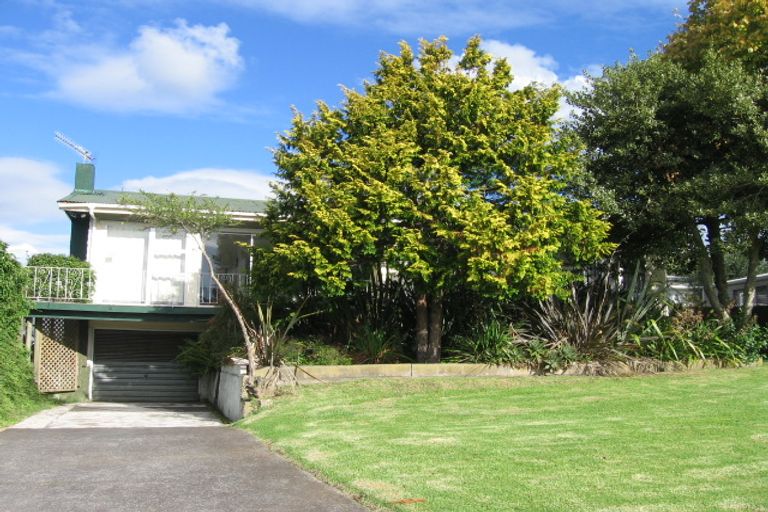 Property details for 2/10 Waterview Road, Stanley Point, Auckland, 0624