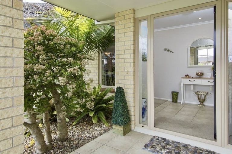 Photo of property in 1 Mcleod Place, Papamoa Beach, Papamoa, 3118