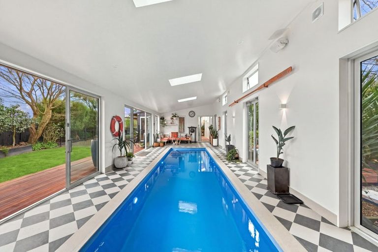 Photo of property in 9 Hadlow Place, Burnside, Christchurch, 8041