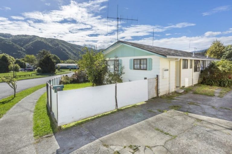 Photo of property in 15b Amber Grove, Birchville, Upper Hutt, 5018