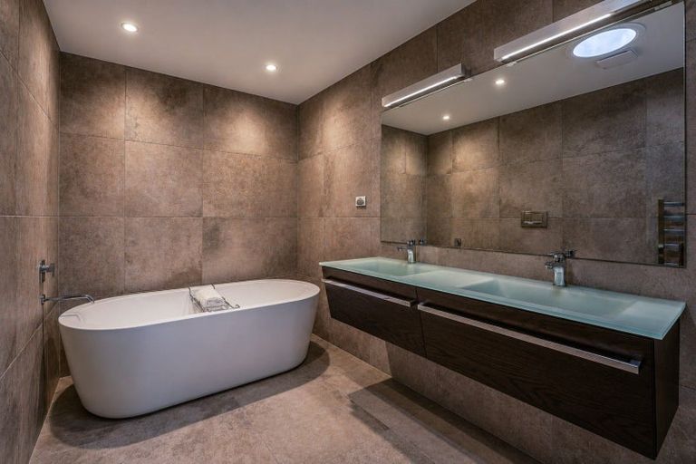 Photo of property in 28 Mansion Court, West Harbour, Auckland, 0618