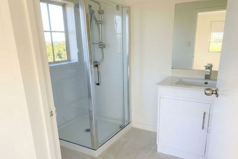 Photo of property in 2 Cyclamen Road, Mangere, Auckland, 2022