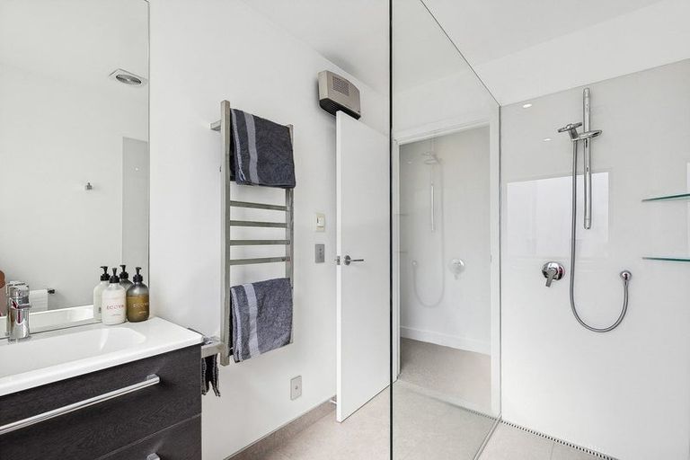 Photo of property in 5 Jessies Crescent, Wanaka, 9305