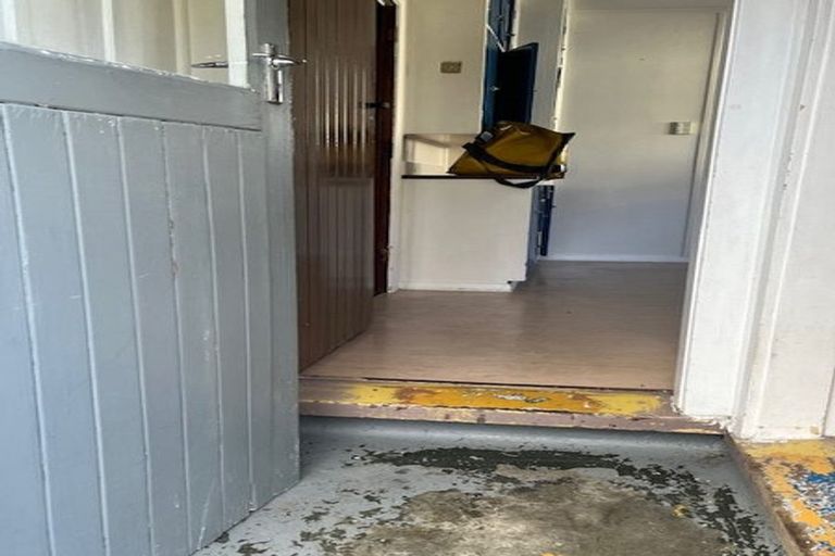 Photo of property in 2/23 Pitcairn Crescent, Bryndwr, Christchurch, 8053