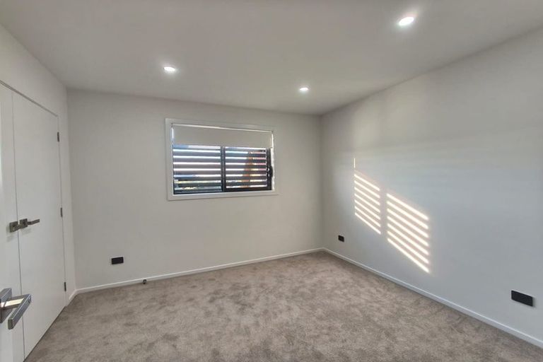 Photo of property in 4/364 Main Road, Huapai, Kumeu, 0810