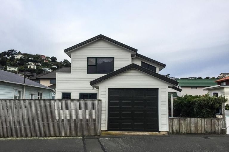 Photo of property in 8 Argentine Avenue, Miramar, Wellington, 6022