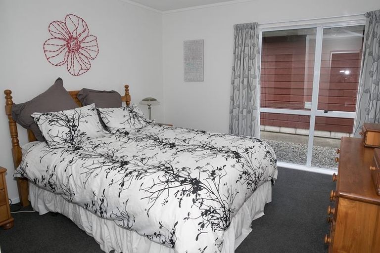 Photo of property in 9/8 Palmer Crescent, Silverstream, Upper Hutt, 5019