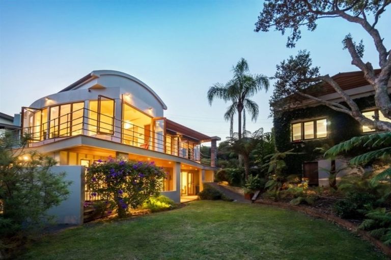 Photo of property in 5 Eastcliffe Road, Castor Bay, Auckland, 0620