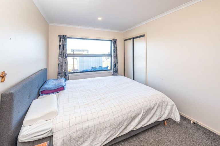 Photo of property in 12 Beaumaris Avenue, Castlecliff, Whanganui, 4501