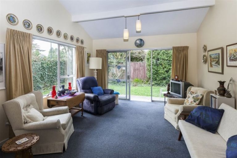 Photo of property in 2/139 Weston Road, St Albans, Christchurch, 8052