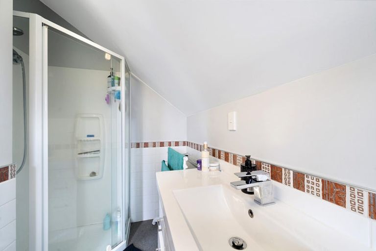 Photo of property in 2/18a Clayburn Road, Glen Eden, Auckland, 0602