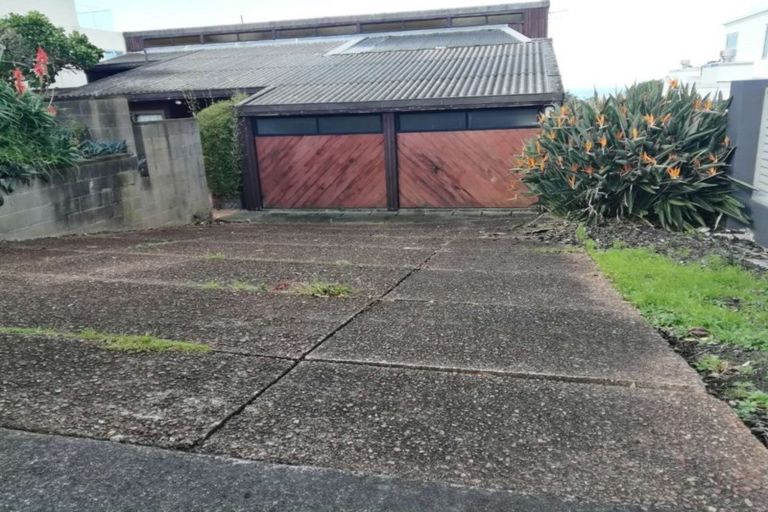 Photo of property in 13 Churchill Road, Murrays Bay, Auckland, 0630