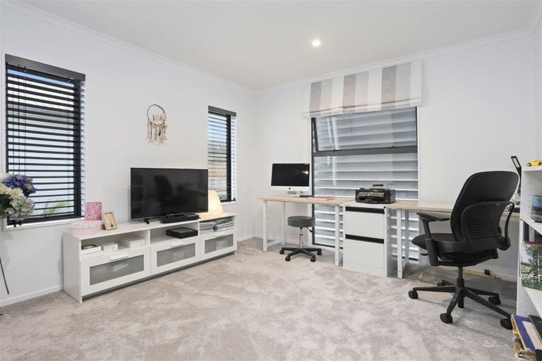 Photo of property in 21 Kukuwai Avenue, Red Beach, 0932