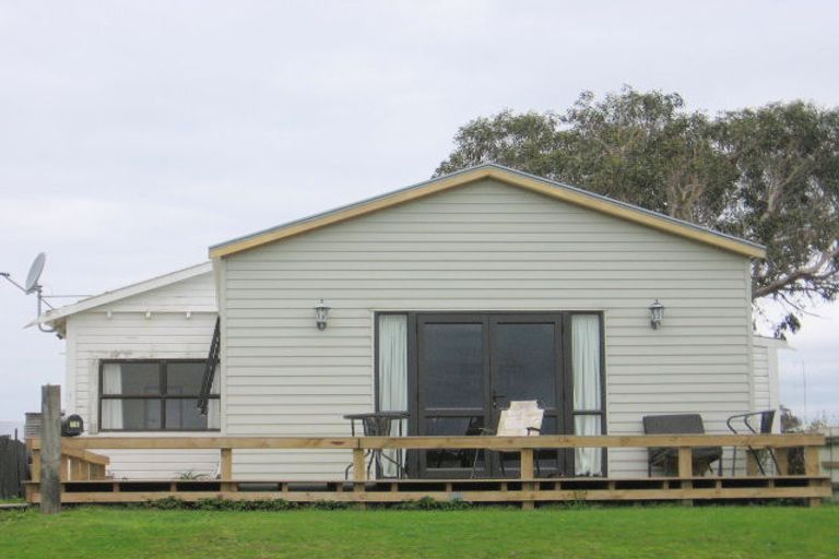 Photo of property in 16 Harbour Street, Foxton, 4814