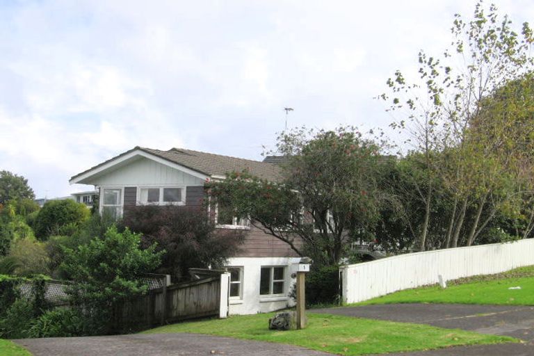 Photo of property in 1 Pohutukawa Avenue, Shelly Park, Auckland, 2014