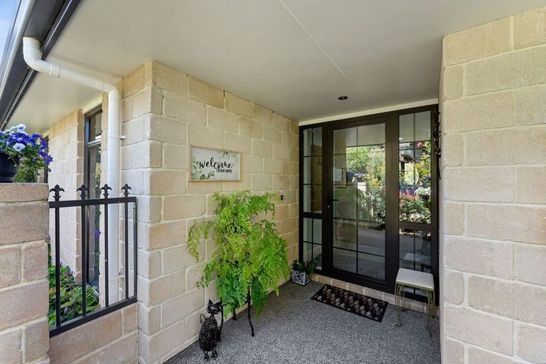 Photo of property in 387a Te Moana Road, Waikanae, 5036
