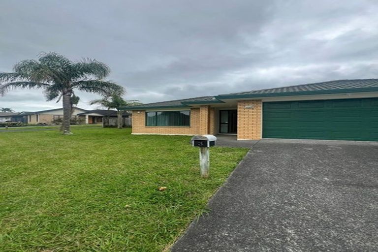 Photo of property in 3 Nephin Place, East Tamaki Heights, Auckland, 2016