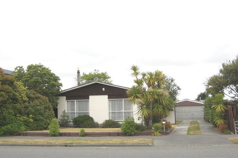 Photo of property in 135 Queenspark Drive, Parklands, Christchurch, 8083