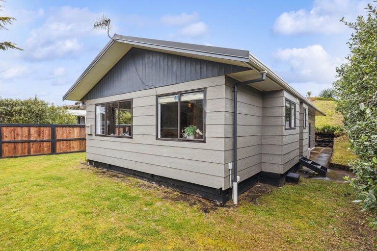 Photo of property in 6 Jane Street, Waikanae Beach, Waikanae, 5036