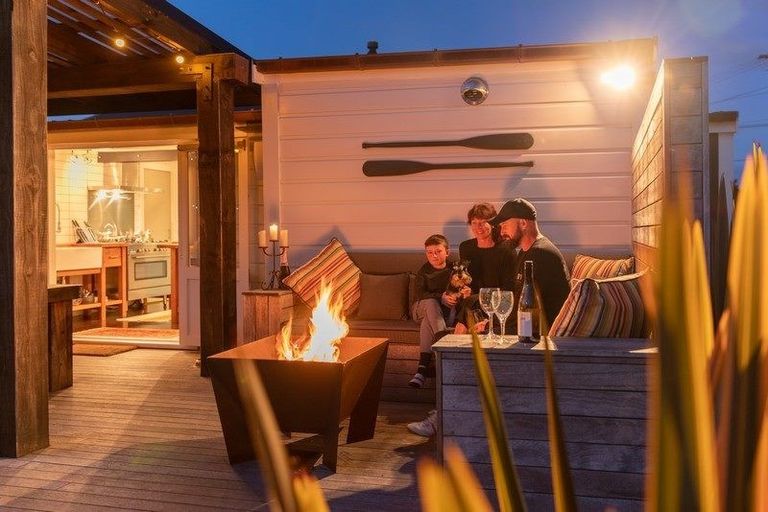 Photo of property in 6 Rauparaha Street, Waikanae Beach, Waikanae, 5036