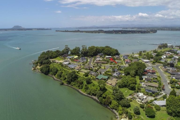 Photo of property in 2 Gellibrand Place, Omokoroa, 3114
