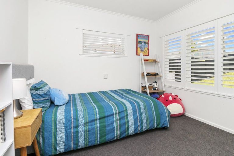 Photo of property in 1/232 East Coast Road, Forrest Hill, Auckland, 0620