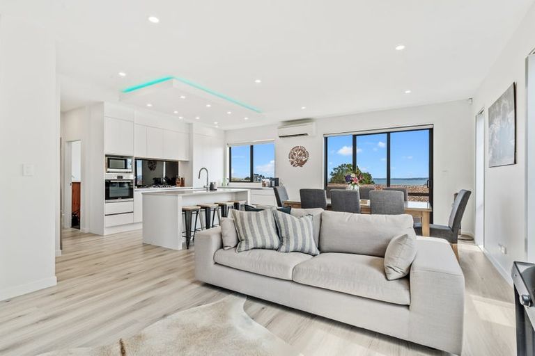 Photo of property in 36 Resolution Drive, Gulf Harbour, Whangaparaoa, 0930